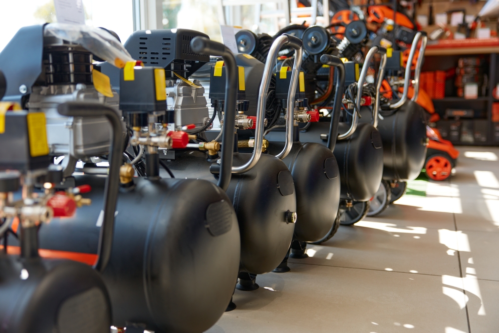 Display,of,modern,compressor,machine,assortment,at,hardware,store,department
